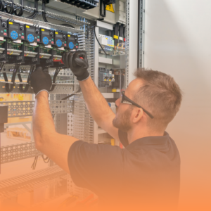 UEE30820 Certificate III in Electrotechnology Electrician - Blended Delivery