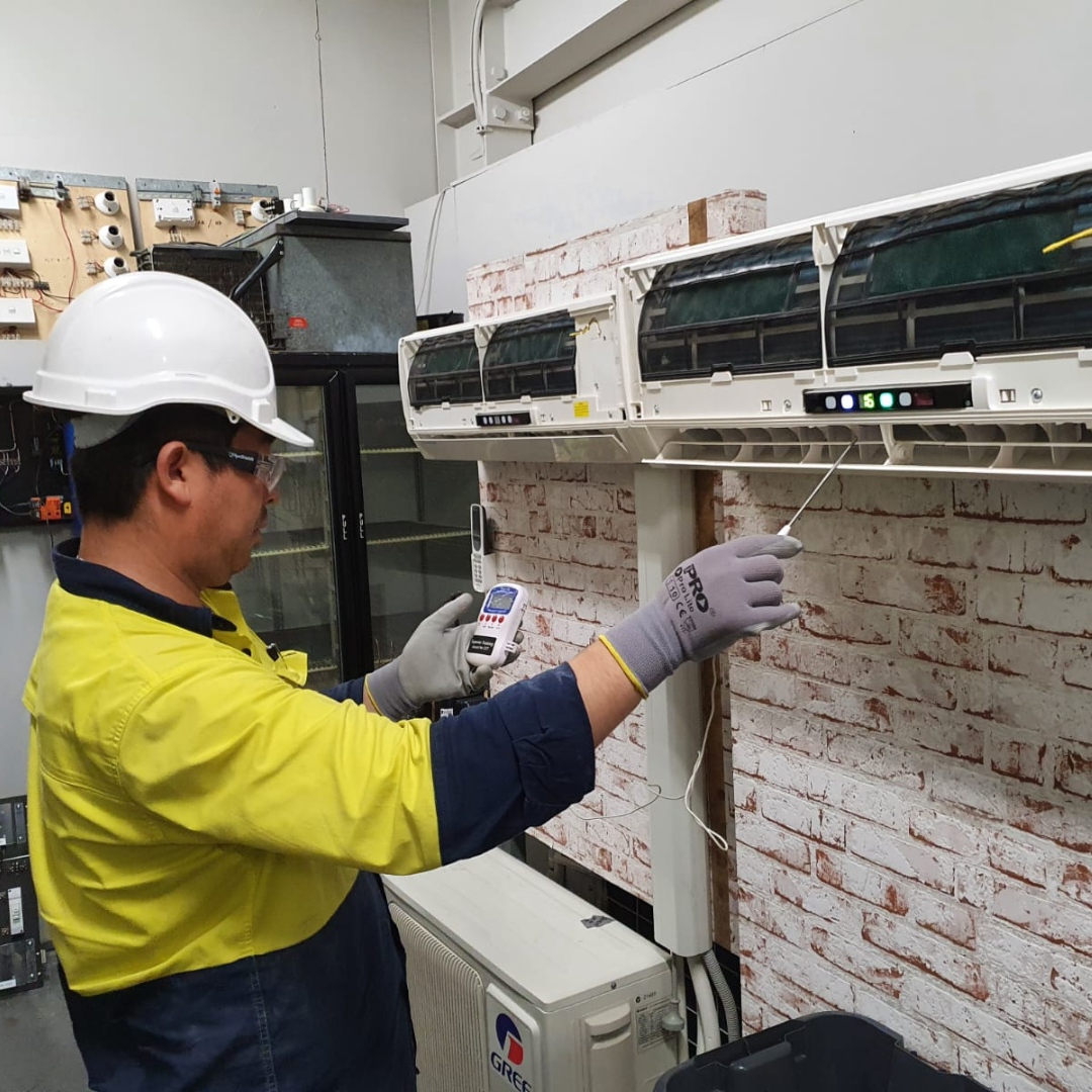 Air Conditioning Mature apprentice