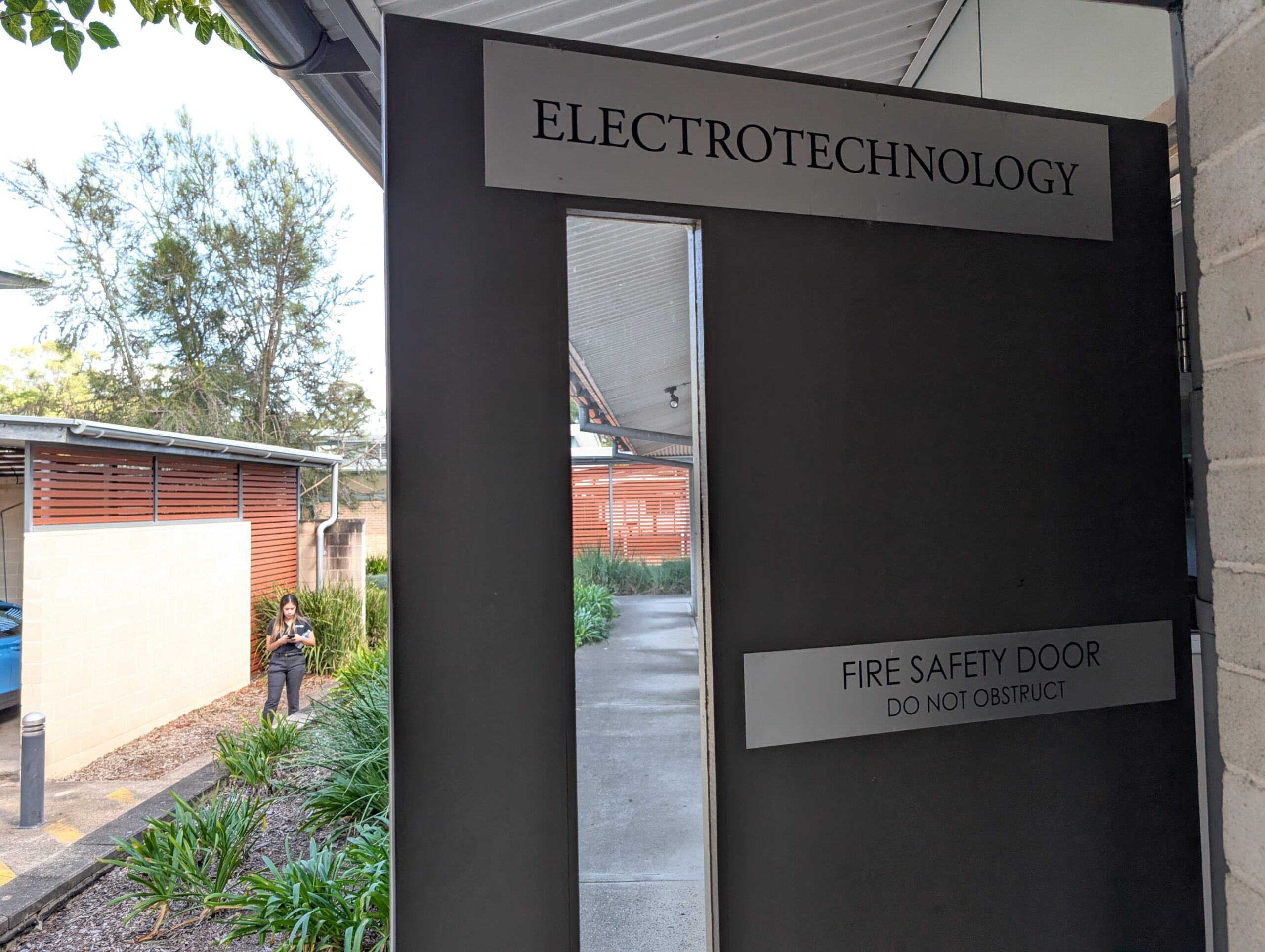 PXL_20250404_001708968.MP PXL_20250404_001708968.MP